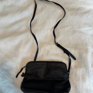 Universal Thread Black Crossbody Bag with Minimalist Design